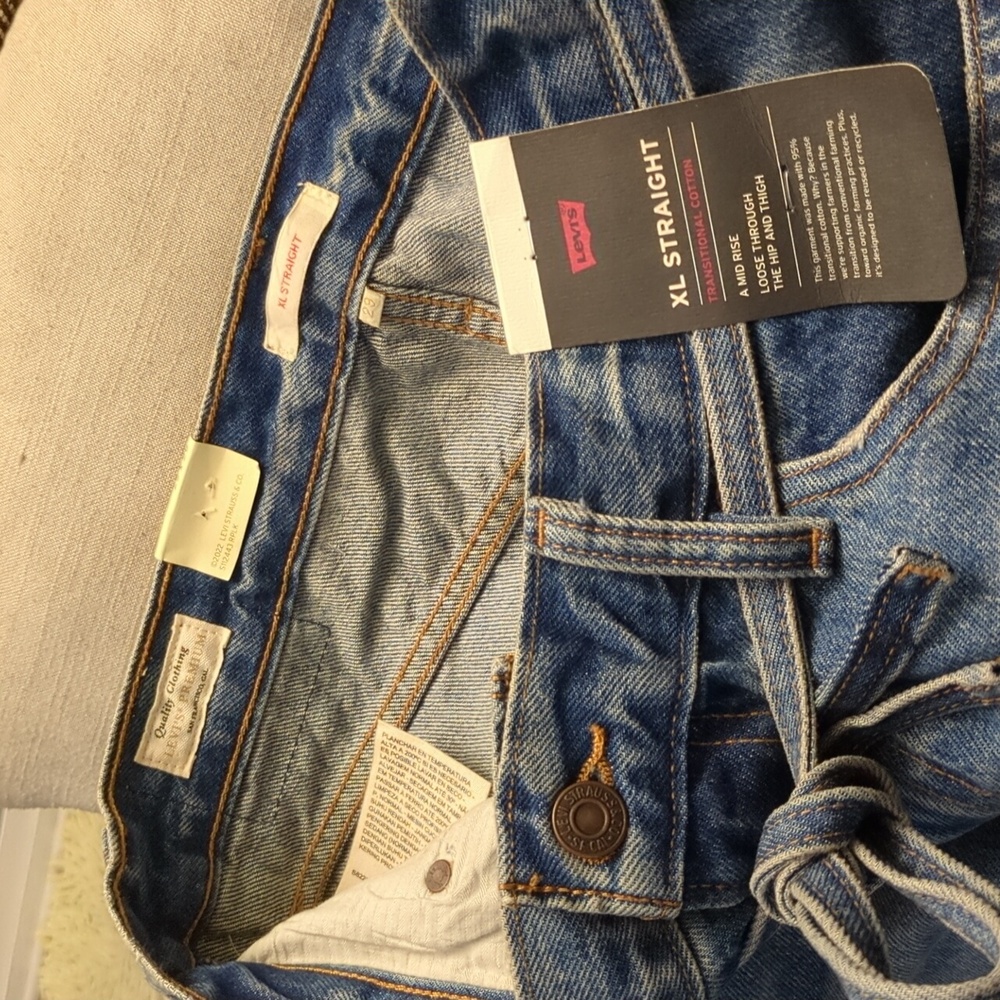 Authentic women's Levi's XL Straight jeans